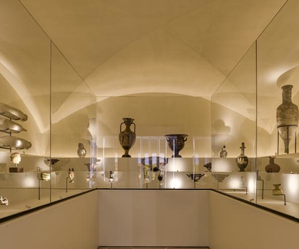 Plafond en voûte fabriqué par Rouveure Marquez pour le Musée du Caveau