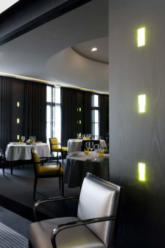 Project know-how chic ceiling fibrous plaster restaurant La Pyramide