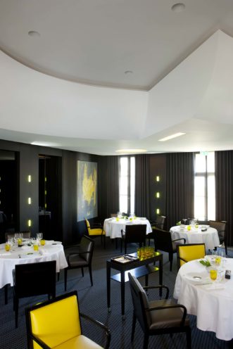 Project know-how chic ceiling fibrous plaster restaurant La Pyramide