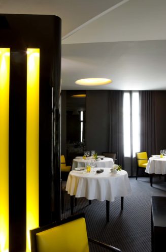 Project know-how chic ceiling fibrous plaster restaurant La Pyramide