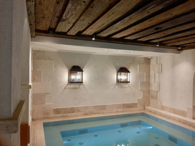Imitation wood ceiling in the Guerlain spa at the Mademoiselle hotel of the Airelles group