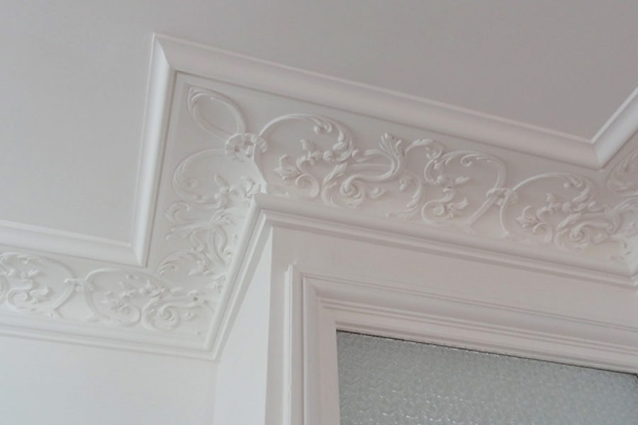 Decorative fibrous plaster motifs : doors and corners