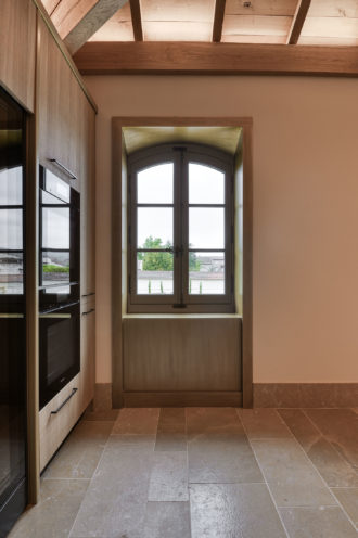 Framing of the windows at the Caveau of the Château Guigal