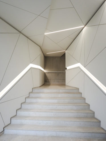 © www.hasap.fr 3D origami-inspired hallway by Rouveure Marquez at Implid