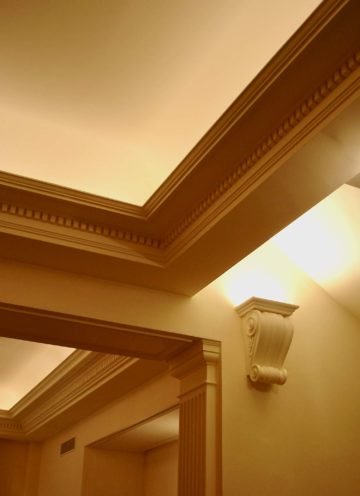 Cornices made of fibrous plaster for a residential project