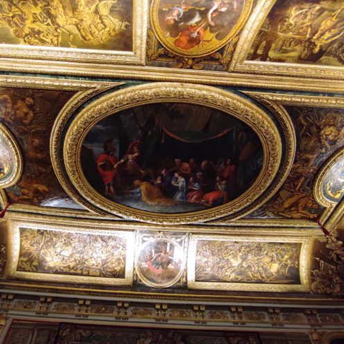 Éléments en stuc dorés dans l'Antichambre du Château de Versailles