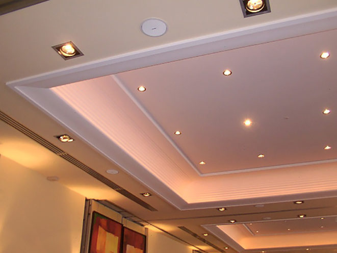 Ceilings and cornices in staff in the Hotel Sofitel Algier of the Accor group