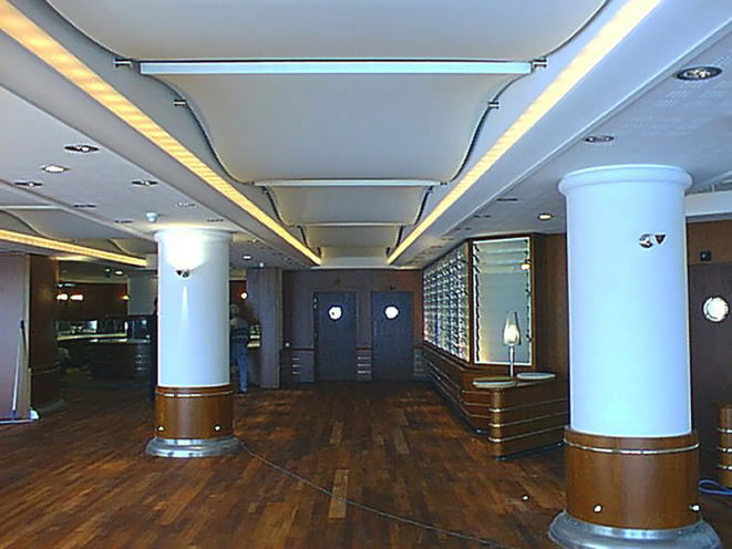 Undulating ceiling made of fibrous plaster in the lobby of the Hotel Sofitel Mandelieu