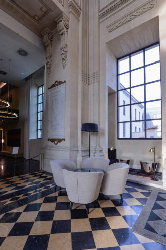 Ornaments made of fibrous plaster for the renovation of the old hospices of Lyon