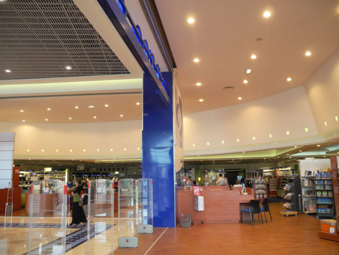 Renovation of ceilings in the shopping center Leclerc Côte et Mer in Guérande