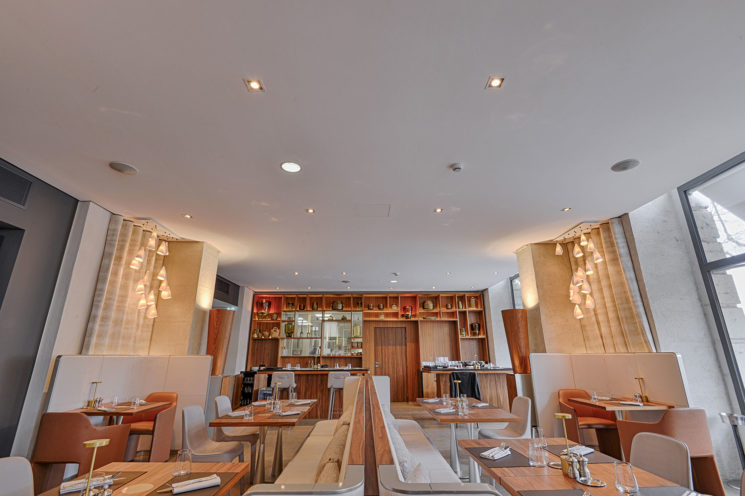 Ceiling lighting in the Epona restaurant of the Grand Hôtel Dieu