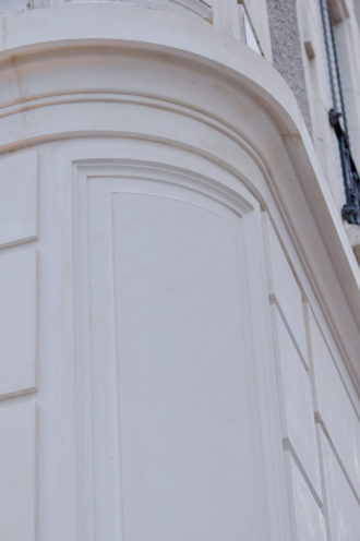 Corner of facade in staff vieujot for the pastry shop Iafrati