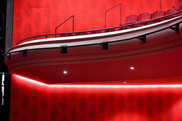 Circular ceilings and fibrous plaster balconies at the Montélimar Theater