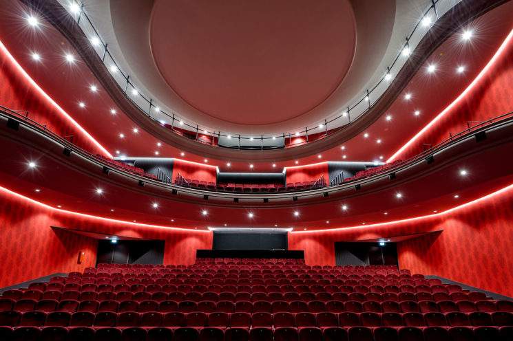 Circular ceilings and fibrous plaster balconies at the Montélimar Theater