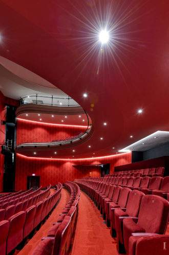 Circular ceilings and fibrous plaster balconies at the Montélimar Theater