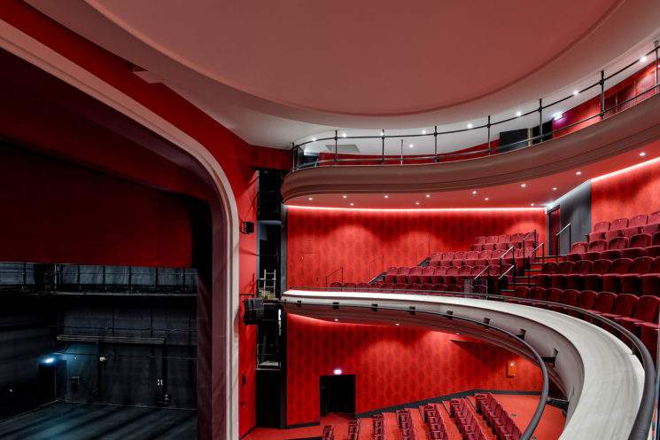 Circular ceilings and fibrous plaster balconies at the Montélimar Theater