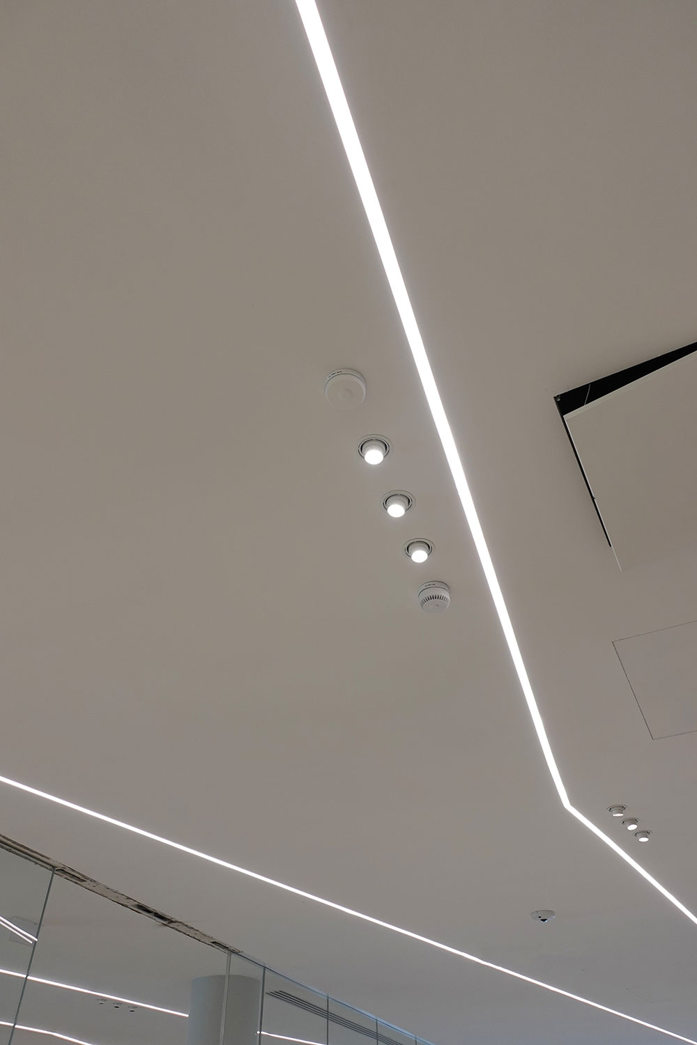 trappe, leds et spots pour plafonds