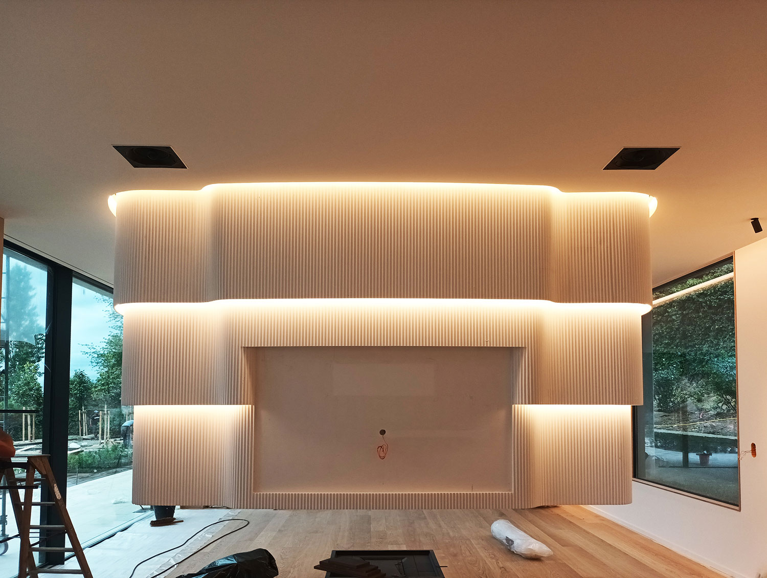 Cheminée en staff sur mesure pour une villa dans les mont du lyonnais