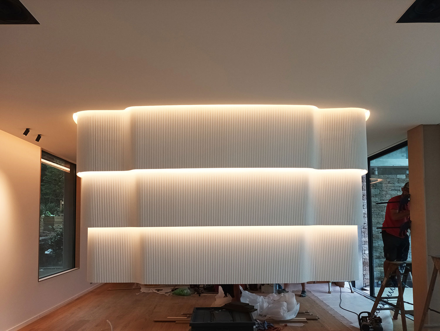 Cheminée en staff sur mesure pour une villa dans les mont du lyonnais